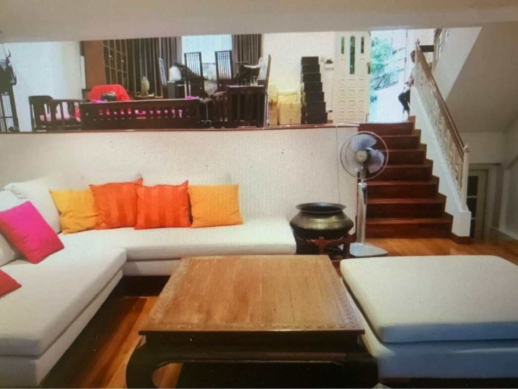 RentHouse Townhome for rent, fully furnished. Can make a home office, city view, Sukhumvit 31, 450 sq m., 34 sq m, near the BTS, 10 minutes to Asoke.