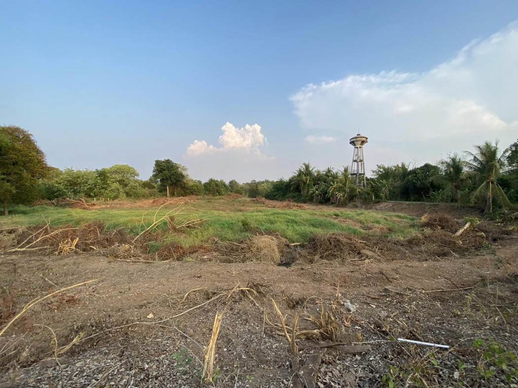 SaleLand Land for sale, area 4 rai, next to a paved road, next to the Prachin River (Bang Pakong River),