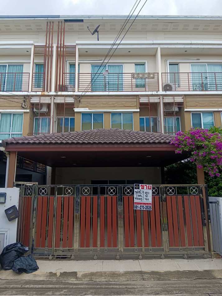 SaleHouse 3-story townhome for sale, Village city, Soi Phatthanakan 38, ready to move in condition.