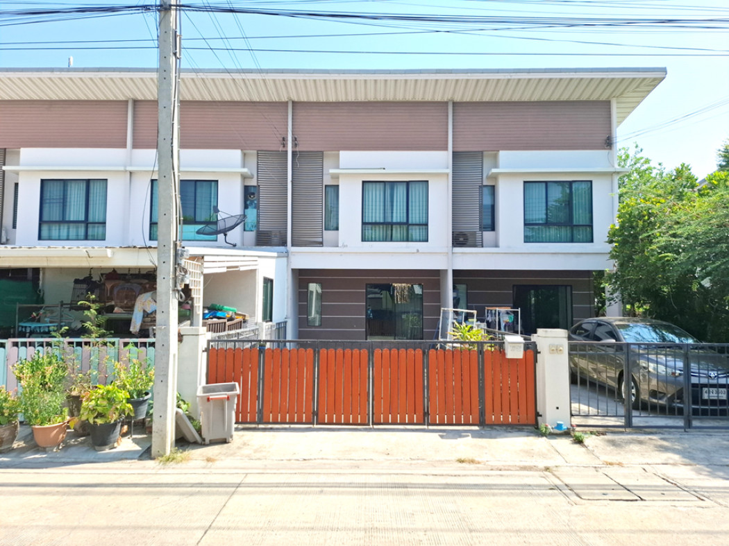 SaleHouse Townhome for sale, Modi Villa Bangbuathong, 130 sqm., 25 sqwah, 3 bedrooms, with kitchen, beautiful house condition, livable, special price.