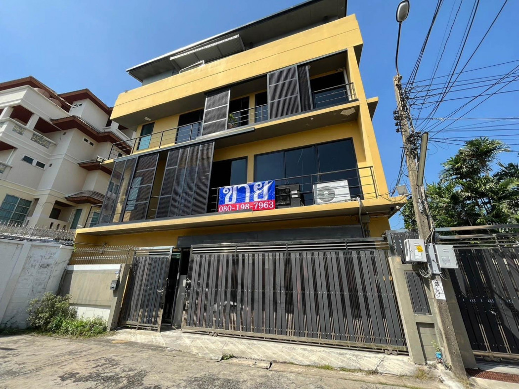 SaleOffice Home office for sale, 4 floors, Sivalai Village, Soi Itsaraphap 33, 37 sq m, near the BTS Charansanitwong 13, plus additional space of 20 sq m.