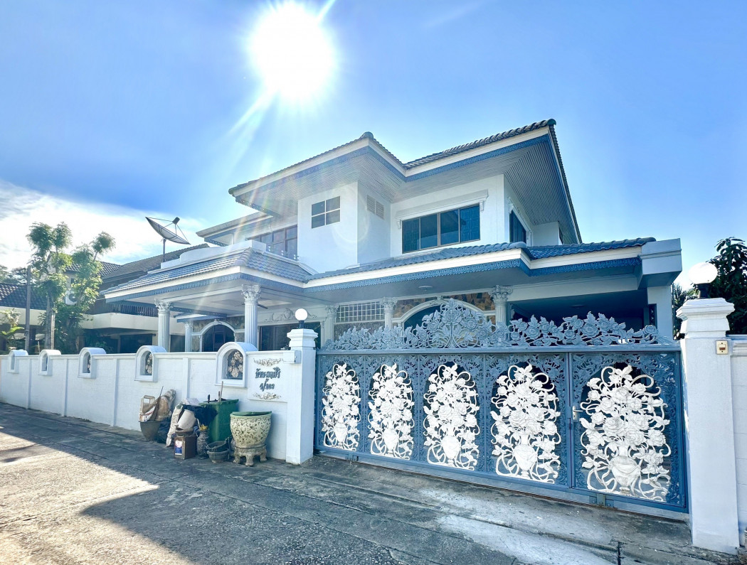 RentHouse For rent 2-story detached house decorated in European style Fully furnished ready to move in convenient travel close to community areas