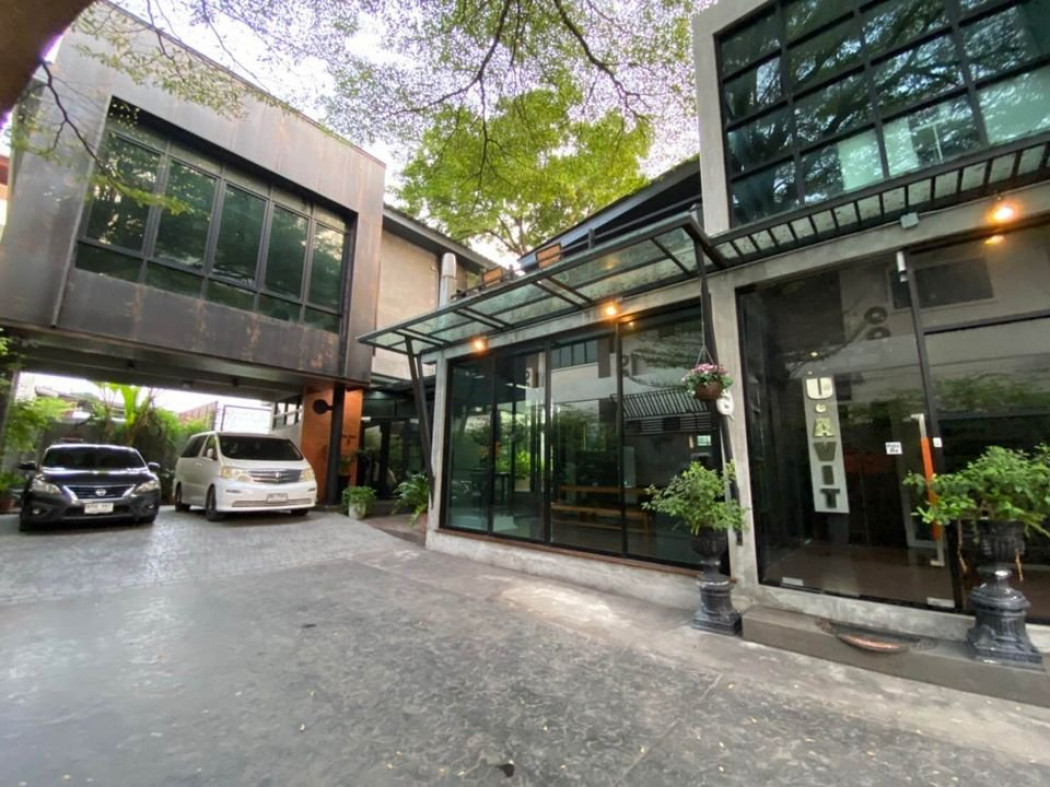 RentOffice Office for rent, 2 buildings, parking for 8 cars, 104 sq m., Soi Yothin Phatthana.