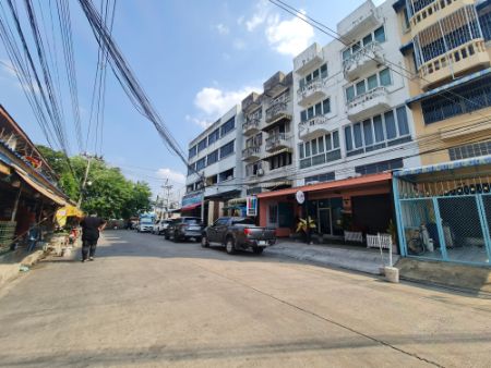 SaleOffice Commercial building for sale, 4-storey building, 2 row rooms, 640 sq m. 40 sq m. Near Ramkhamhaeng Road, only 550 meters.