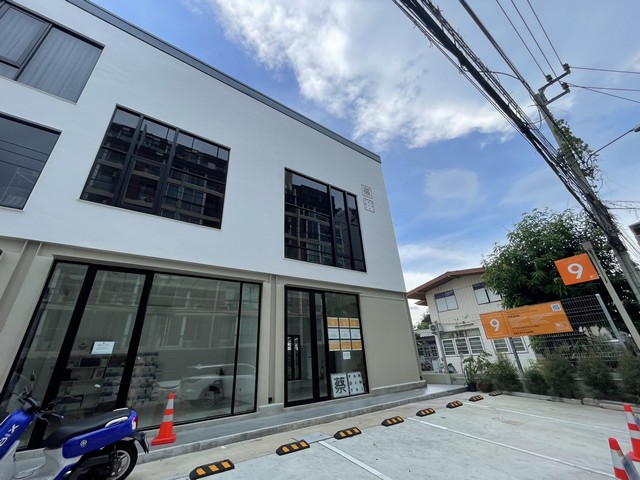 Commercial Building in Ratchada - Sutthisarn at ATELIER 9