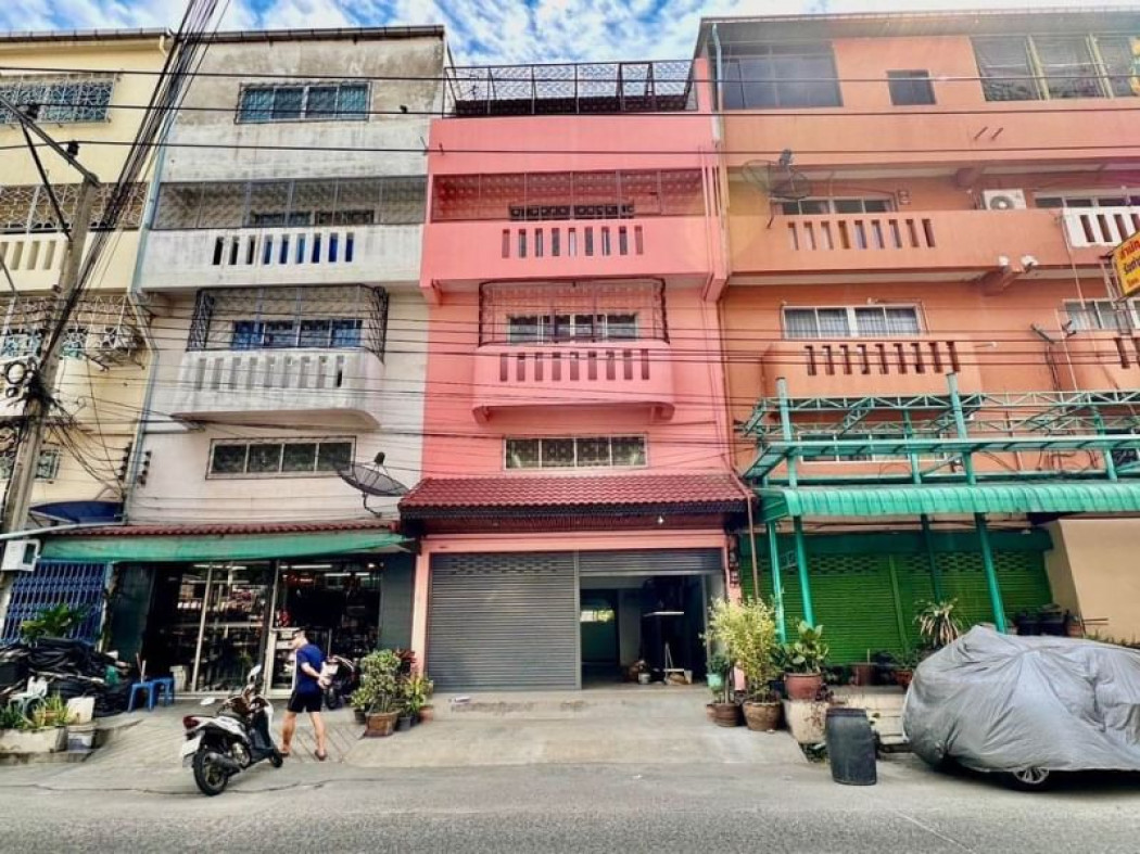SaleOffice Commercial building for sale, addition to commercial building, Wiset Suk Nakhon 18, 350 sq m, 28.1 sq m, strong structure.