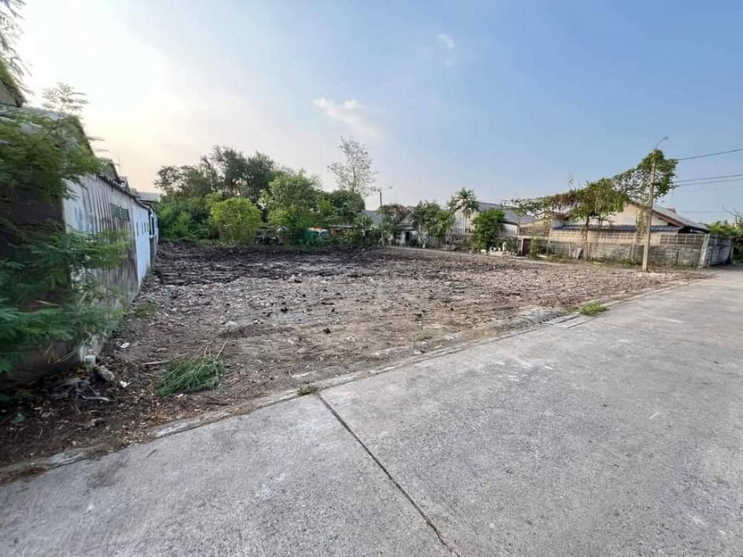 SaleLand Land for sale, corner plot, next to the road on 2 sides, good location, near the MRT Pink Line station, many entrances and exits, Ramintra 8, 1 ngan, 57 sq m.