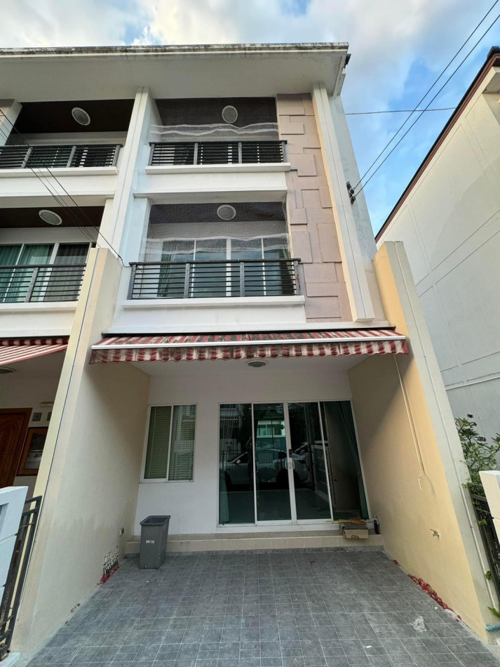 RentHouse Townhome for rent M402 Baan Klang Muang Sathorn - Taksin2 167 sq m 20 sq m.