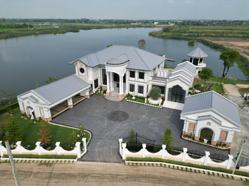 SaleHouse For sale, large luxury mansion next to the lake, Sai Noi District, Nonthaburi.