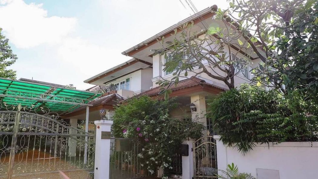 SaleHouse Single house for sale, Suan Phueng Village, Lat Phrao, 627.2 sq m., 156.8 sq m., 2 houses in the same area, near the BTS.