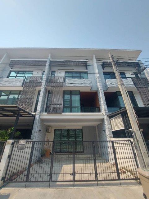 เช่าบ้าน ให้เช่าทาวน์โฮม 3 ชั้น Plex Bangna โครงการติดถนนบางนาตราด กม.5  