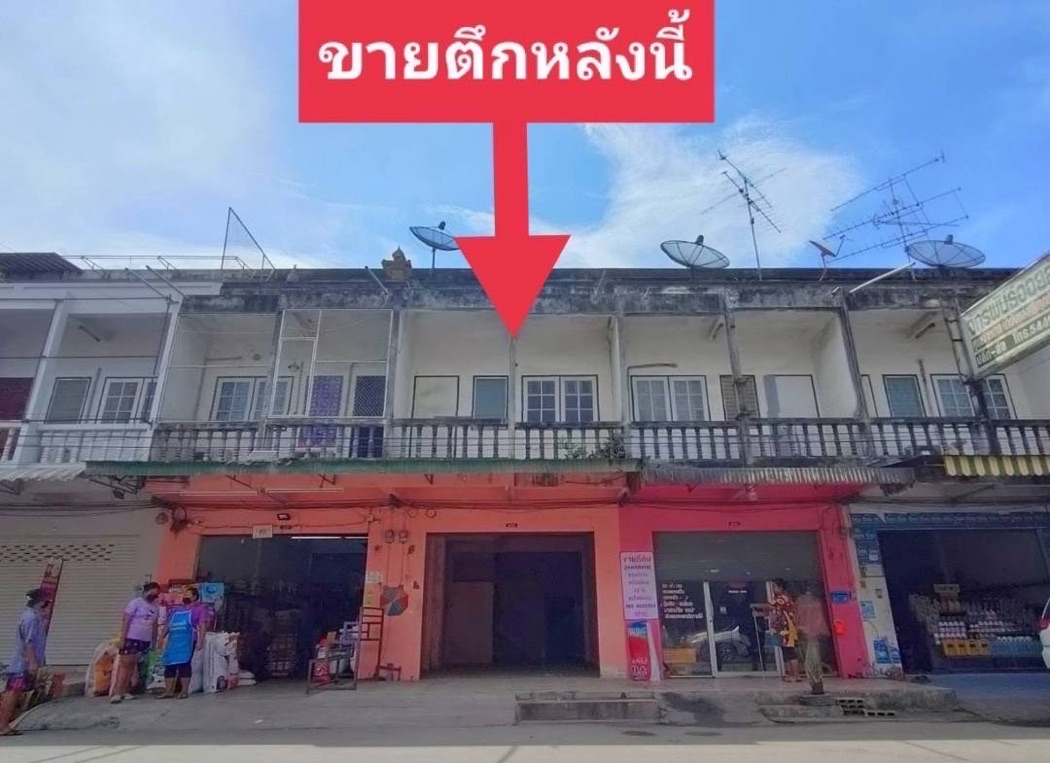 SaleOffice Commercial building for sale, Uay Chai Market 2, Chumphon Province, 18.9 sq m. In front of the building, width 16 meters, is the main road on the way to Chumphon, Lang Suan, can exit Surat Thani.