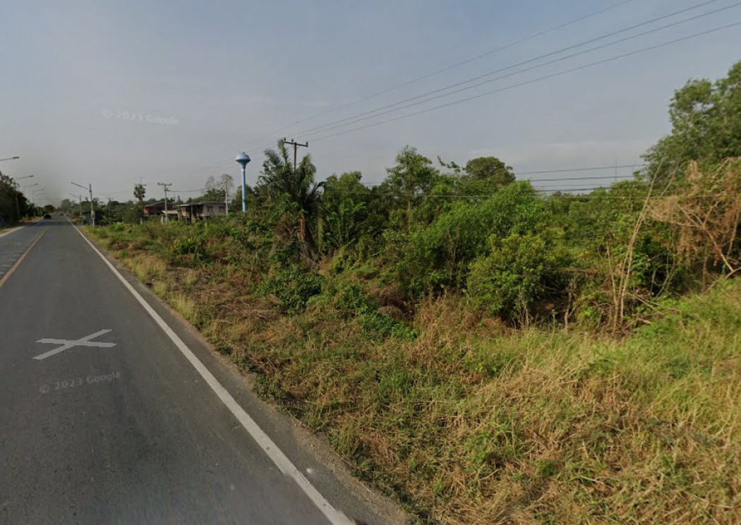 SaleLand Land for sale in Nong Sam Wang Khlong 14, area 2 rai, next to a paved road along an irrigation canal.