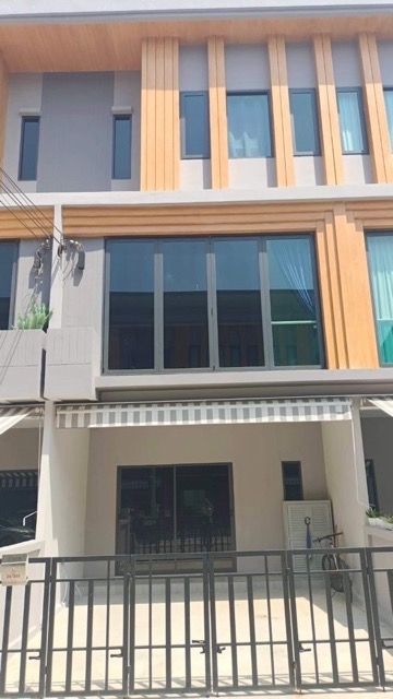 ให้เช่าทาวน์โฮมใหม่ 3 ชั้น Eigen Premium Townhome ซอยพัฒนาการ 99 