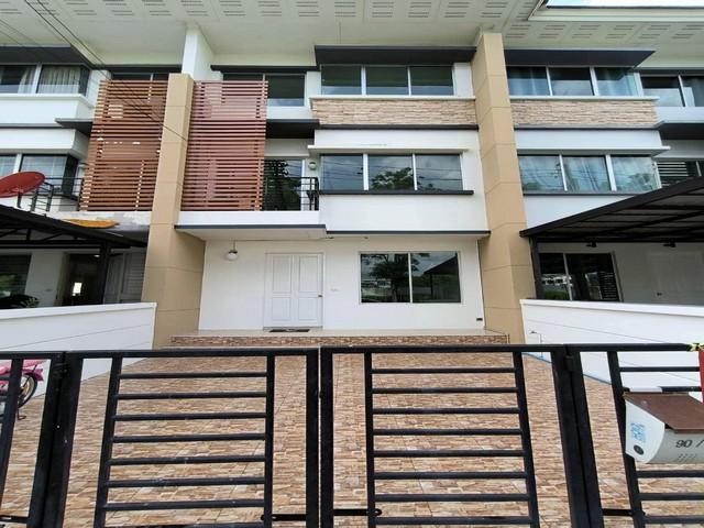 RentHouse PB4478 ขายทาวน์โฮม 3 ชั้น ลาดพร้าว101 โพธิ์แก้ว โครงการ ทาวน์พลัส