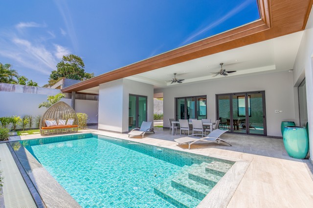 SaleHouse For Sales : New Modern Pool villas in Pasak , 3 b 3 b