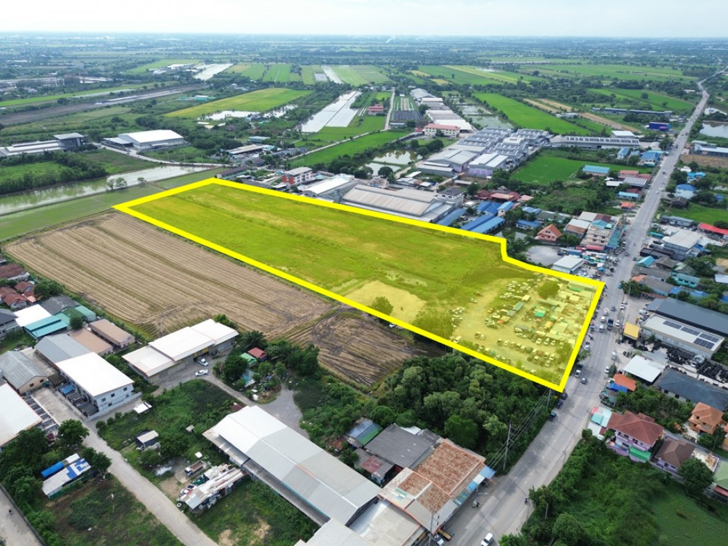 SaleLand Land for sale next to Sai Noi - Wat Ton Chueak Road, 27 rai 3 ngan 29.5 sq m, with flea market, suitable for allocation. or share the locks for rent