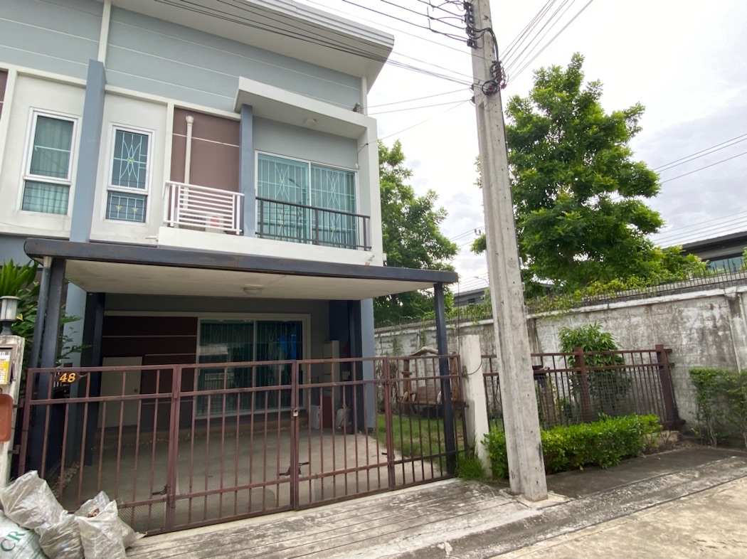 RentHouse Townhome for rent, Supalai Bella Kingkaew - Srinakarin, 110 sq m., 30 sq m, corner house.