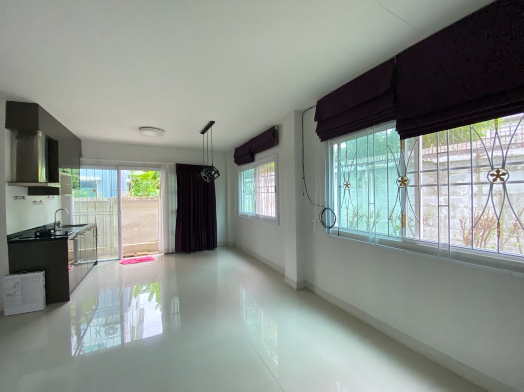 RentHouse House for rent near Pa Det Market, Supalai Bella, Nam Daeng-Bang Phli, corner house.