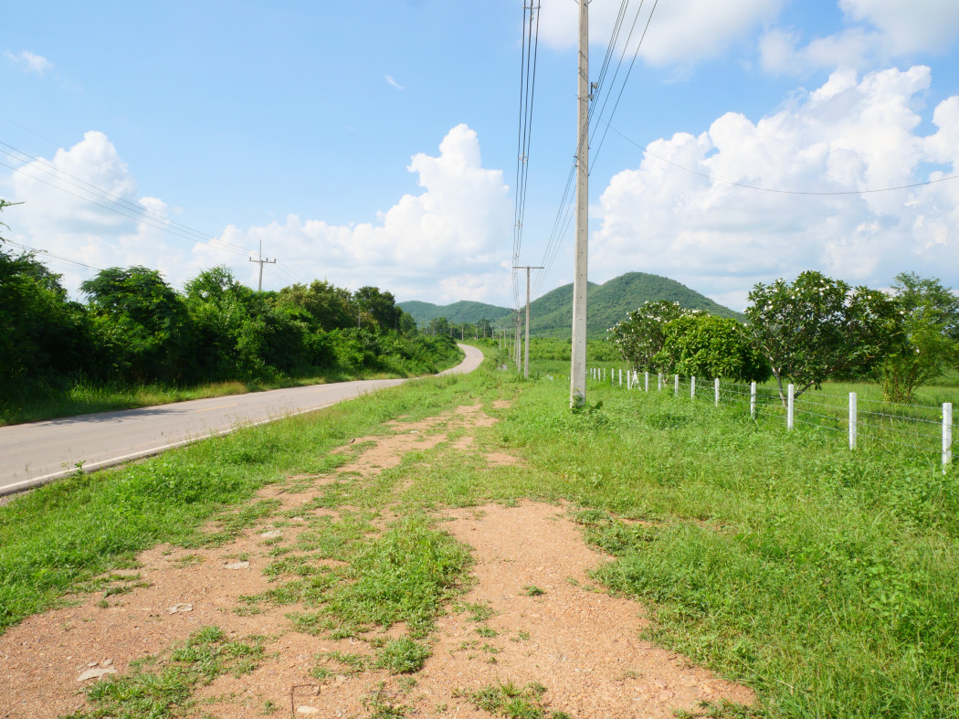 SaleLand Land for sale - 182 rai 2 ngan 57 sq m, beautiful plot of land, mountain view, next to a paved road.