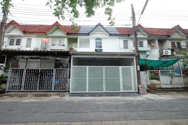 SaleHouse ขายทาวน์เฮาส์ 2 ชั้น 22 ตรว. รีโนเวทใหม่ ม.สวนทิพย์ คลองลำเจียก12