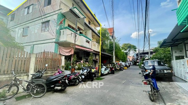 ขายอาคารพาณิชย์ และบ้านพักอาศัย ในคูเมืองเชียงใหม่