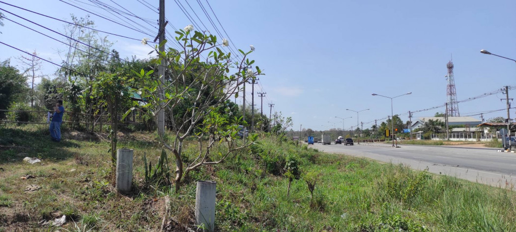 SaleLand Land for sale, Nikhom Songkhro Subdistrict, 24 rai 3 ngan 84 sq m. Land for sale next to the road. Udon-Nong Bua Lamphu Km. 12, road width approximately 80 meters.