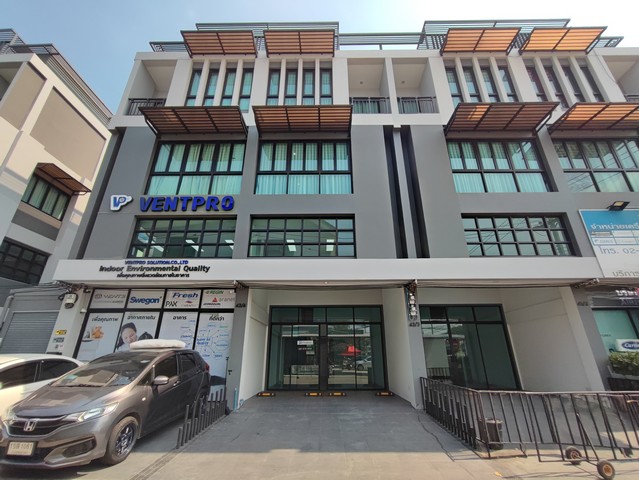 SaleHouse ขาย Town Home Office ใหม่ หรู 3.5 ชั้น บวกชั้นลอย 4 น 3 น้ำ ลาดพร