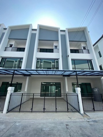 RentHouse ให้เช่าบ้านทาวน์โฮม ย่านบางนา อุดมสุข สไตล์ modern โครงการ cordiz