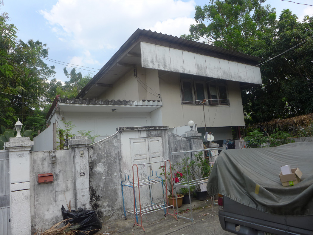 SaleLand Land for sale, land for sale in Soi Sailom 2 with 1 two-story house, plot next to green garden area - 42 sq m.