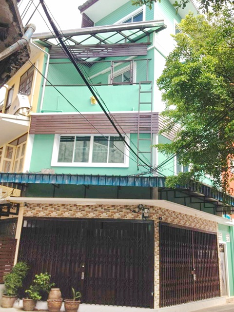 AIRBNB Hostel ลานคนเมือง 4 ชั้น  3นอนเสาชิงช้า 4แอร์ MRTสามยอด 45