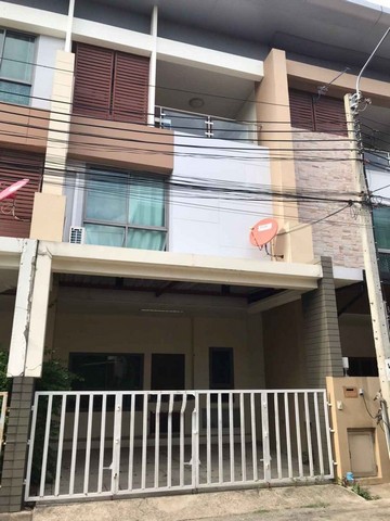 RentHouse ให้เช่าทาวโฮม ในหมู่บ้านโมทาวน์3 ชั้น  ตรงข้าม เซ็นทรัลแจ้งวัฒนะ 