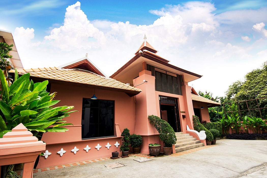 SaleHouse Luxury 10-Bedroom Villa in a Prestigious Location Just 2 Mins from Jomtien Beach, Pattaya