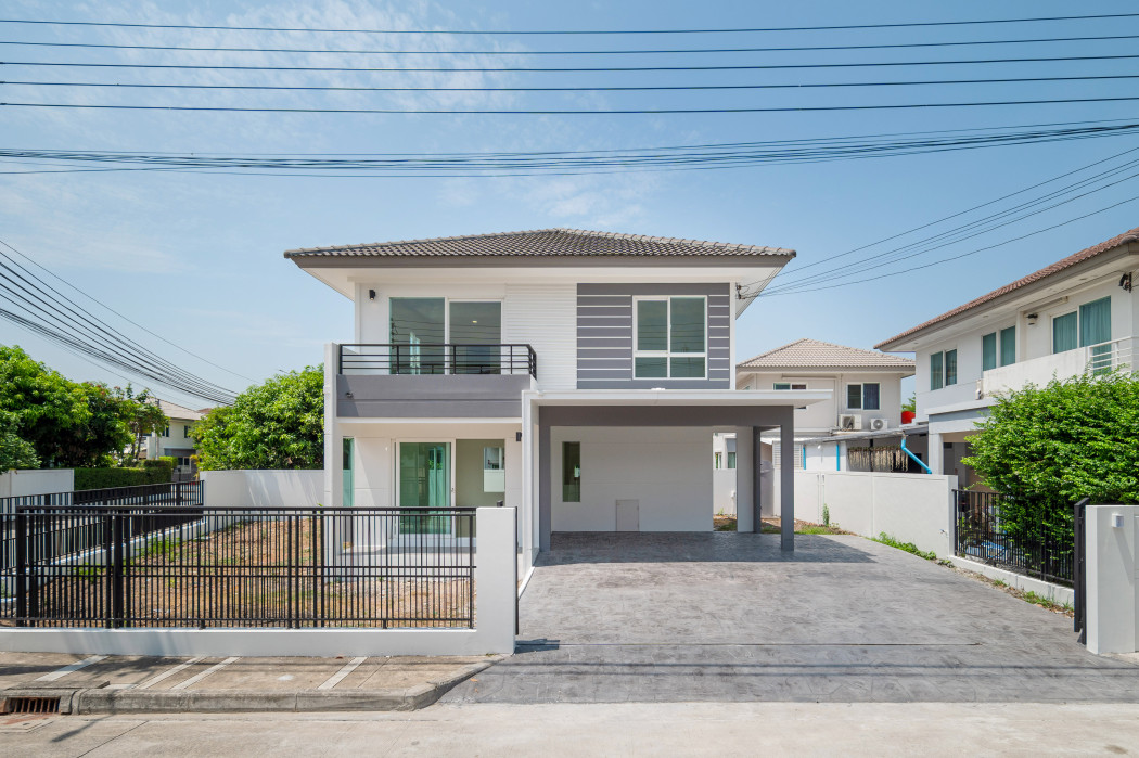 SaleHouse Single house for sale, newly decorated, Pruksa Lada Bang Yai, 160 sq m, 62.70 sq wa, lake view in front of the house