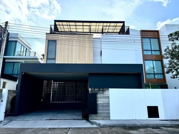 SaleHouse Pool villa 3 ชั้น 15.9 ล. ตกแต่งสุดหรู เจ็ดยอด สไตล์โมเดิร์น พร้อ