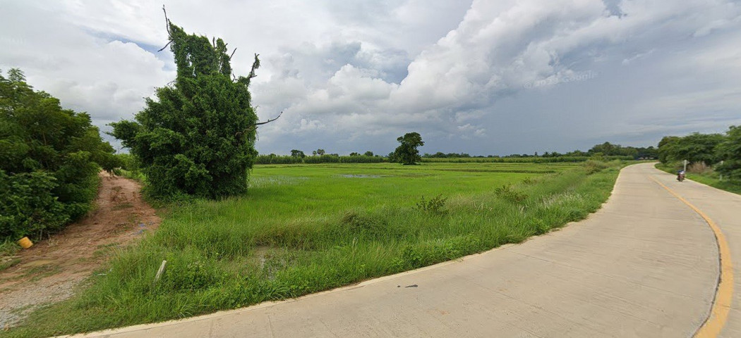 SaleLand Land for sale, Phanat Nikhom, 18.2 rai, only 100 meters from Phanat bypass road. In the future, the price will increase.