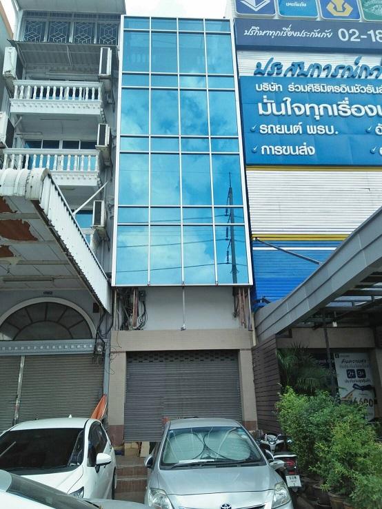 RentOffice ให้เช่าอาคาร4.5 ชั้น 300 ตรม.ย่านศรีนครินทร์ ริมถนนศรีนครินทร์