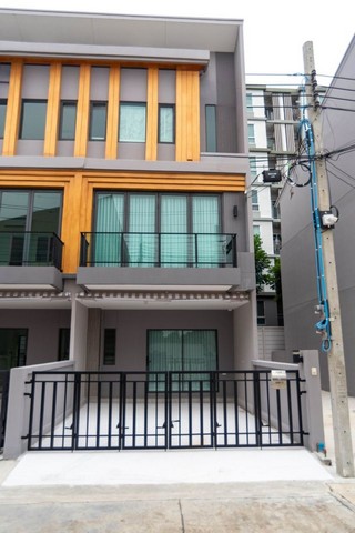 RentHouse ให้เช่าทาวน์โฮม 3 ชั้นโครงการ EIGEN พระราม 9 พร้อมเข้าอยู่ 