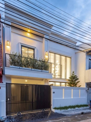 R030-06S ขาย Artiar Modern Classic Townhome ราคา 15.9 ล้าน โทร 095 694 4642  Line : @wproper บ้านบิ้