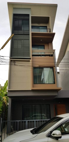 RentHouse ให้เช่า ทาวน์​โฮม 3 ชั้นครึ่ง  เฮ้าส์โคลเวอร์ (Haus Clover)