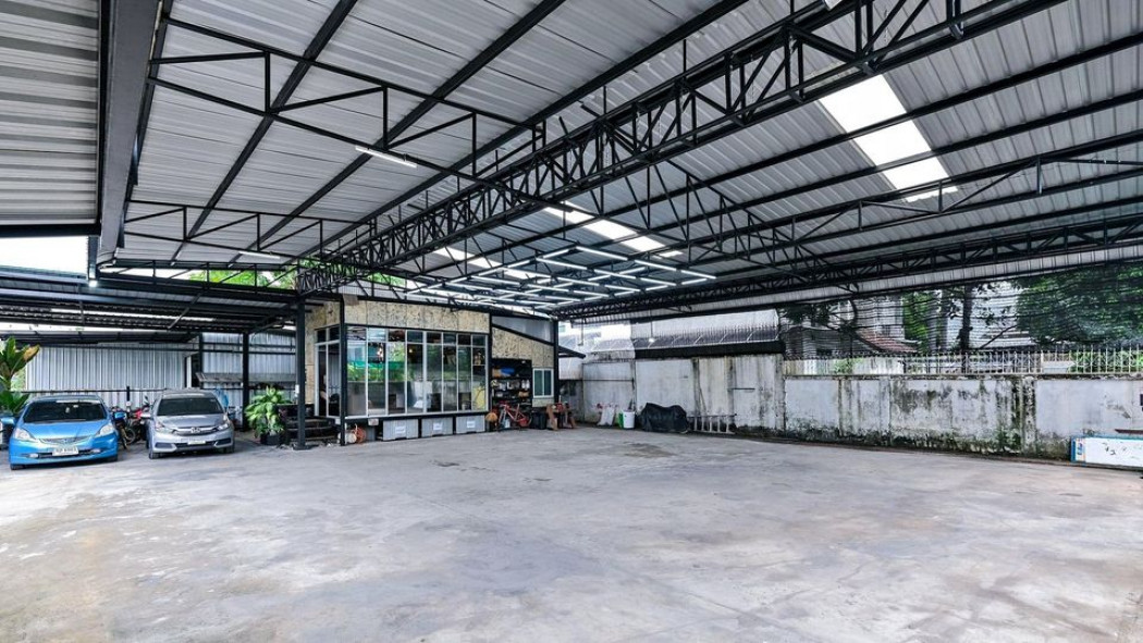 RentWarehouse Warehouse and office 432 square meters for rent on Kaset-Nawamin Road