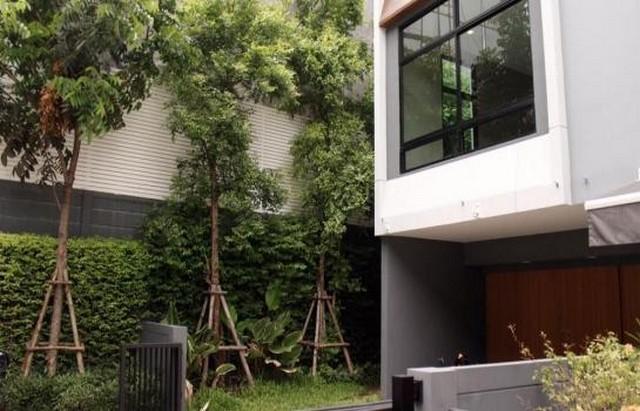 RentHouse ให้เช่าทาวน์โฮม 3.5 ชั้น หลังมุม Arden  ซอยพัฒนาการ20 ใกล้ทางด่วน