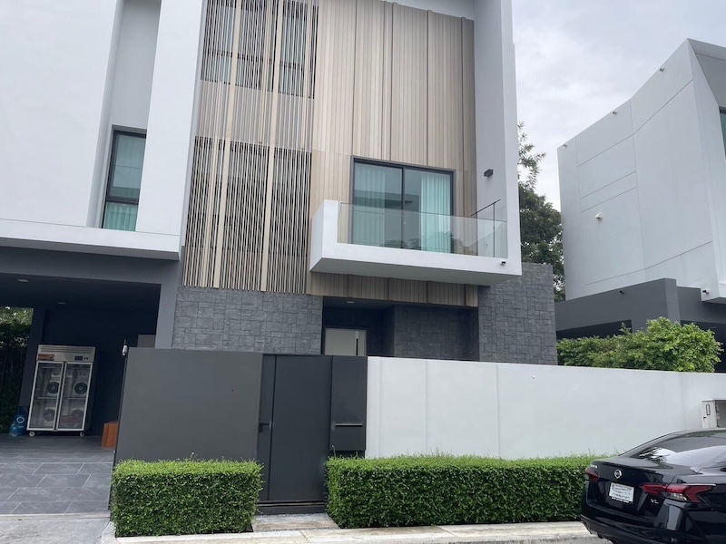 RentHouse BH3099 ขาย/ให้เช่าบ้านหรู 3 ชั้น – หมู่บ้านนันทวัน, ถนนกรุงเทพกรี