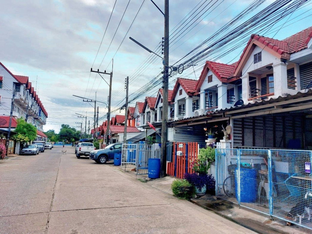 SaleHouse 2-storey townhouse, main road, Asa House Village, Bang Khu Wat, Pathum Thani, for sale with tenant, suitable for investment or purchase for residence, can get full loan