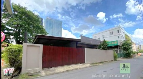 Land For  Sale : 55 MB Location :  Rama9 Road, Soi 31  Size : 195