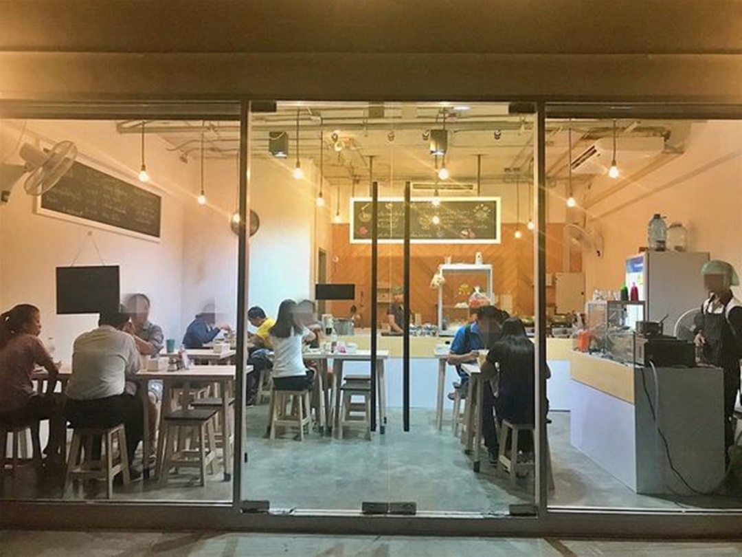 SaleOffice ขายร้านก๋วยเตี๋ยวเรือ ตราเรือ3รำ ติดBTSวุฒากาศ ในห้องแอร์ 