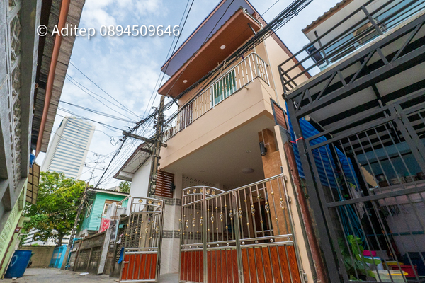 SaleHouse ขายบ้านรัชดาซอย 7 หลังบิ๊กซีรัชดา เดินถึง MRT ขนาด 2 ชั้น 19 ตรว.