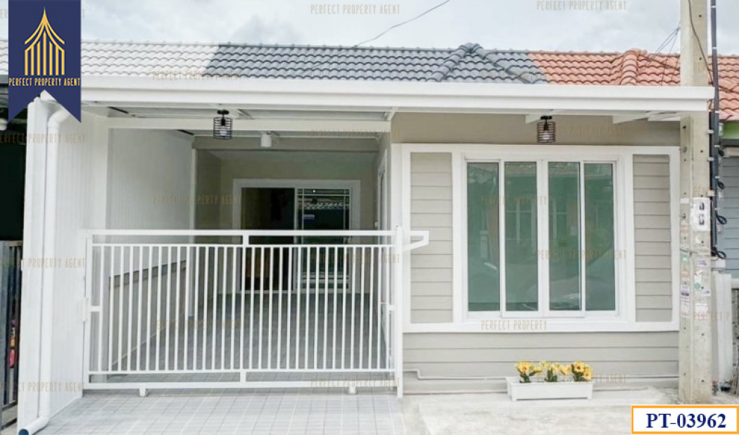 SaleHouse Townhouse in Buathong Village 4, ready to move in, newly decorated throughout, convenient transportation