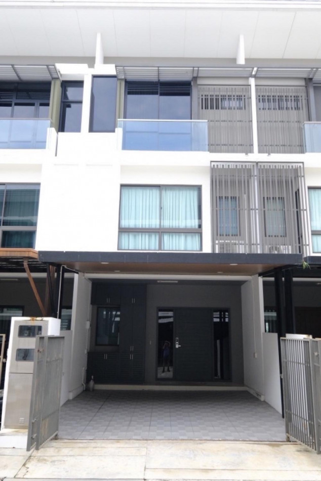 RentHouse Townhome for rent M528 The Landmark Ekkamai-Ramintra 172 sq m 25.6 sq wa