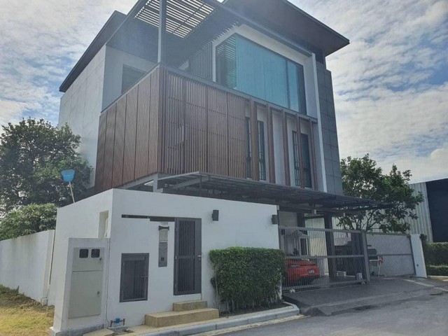 ให้เช่าบ้านหรู 3 ชั้น The AVA residence สุขุมวิท77 มีลิฟท์ สระว่า